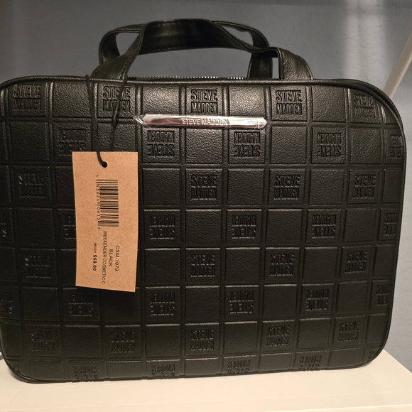 Steve Madden Handbags - Steve Madden Black Weekender Cosmetic Bag